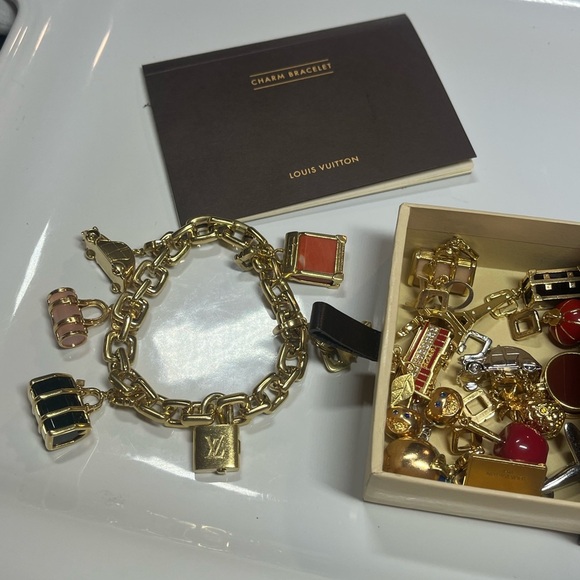 LOUIS VUITTON 2003 18KT GOLD CHARM BRACELET W/ 5 CHARMS - Picture 10 of 14